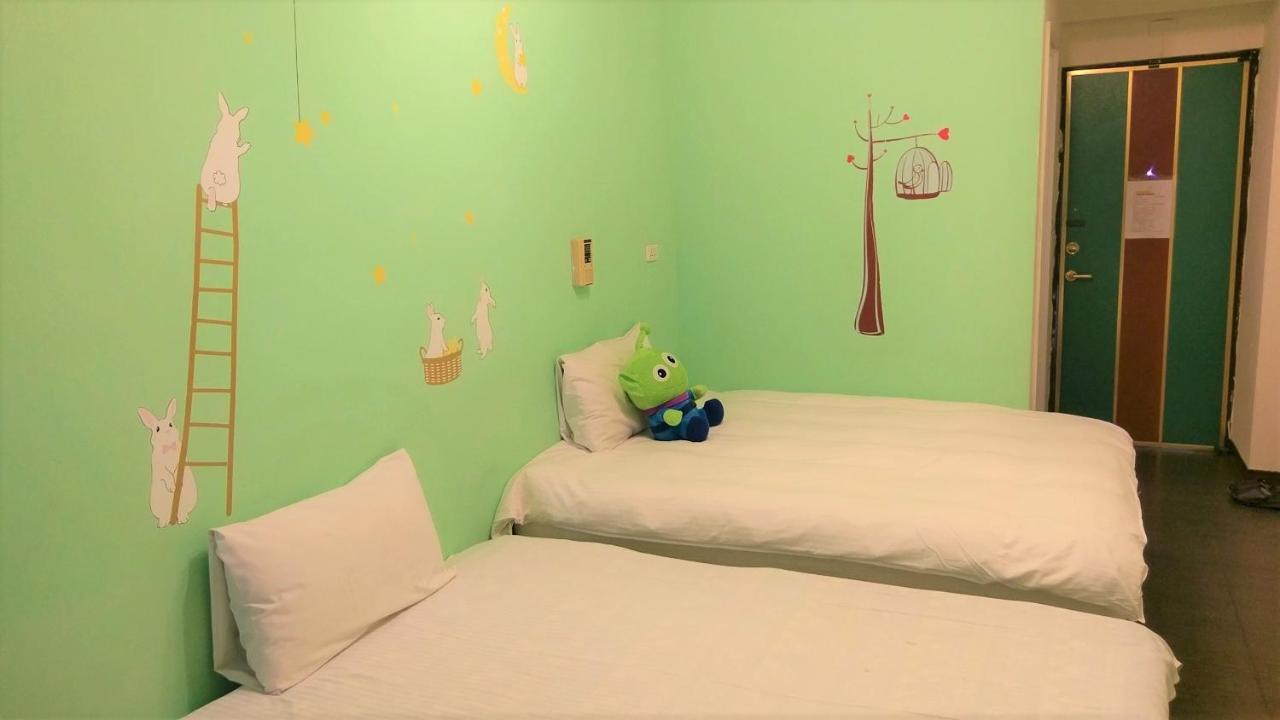 Happines Trip Inn Taichung Exterior foto